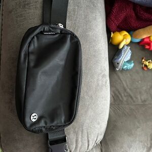 Lululemon everywhere belt bag